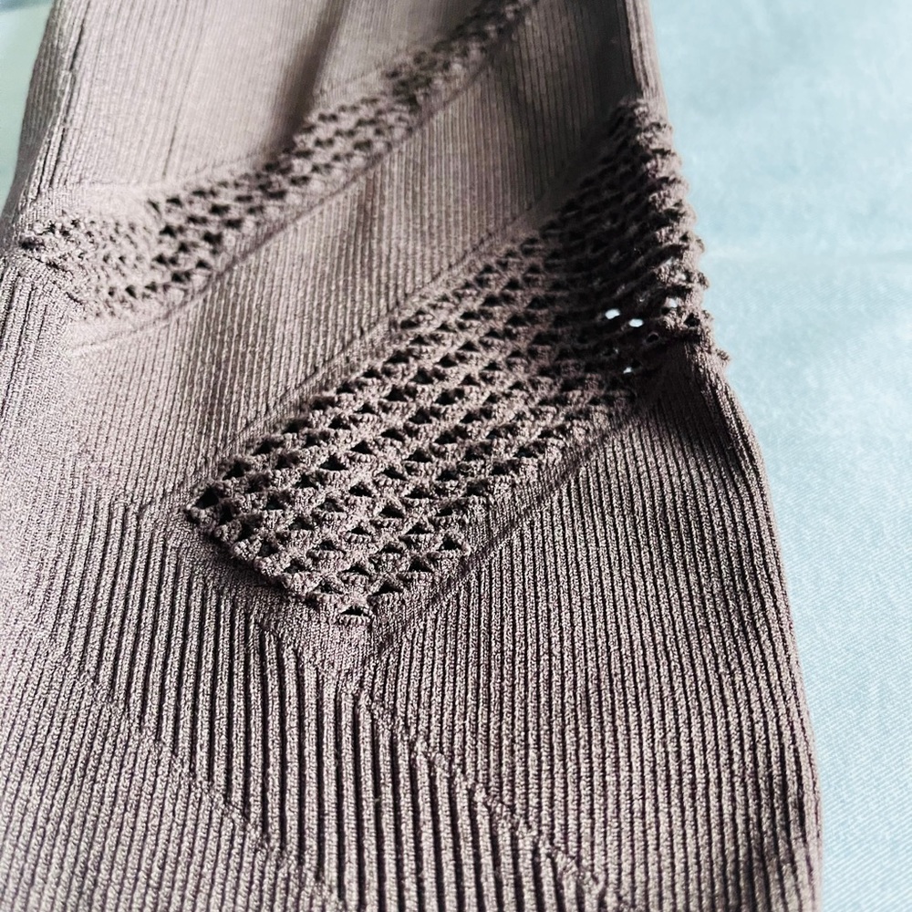 ALO YOGA BREATHABLE MESH PANTS SMALL NEW NO tag